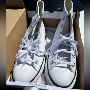 Converse Chuck Taylor ALL STARS. SIZE 8.5 US NEW